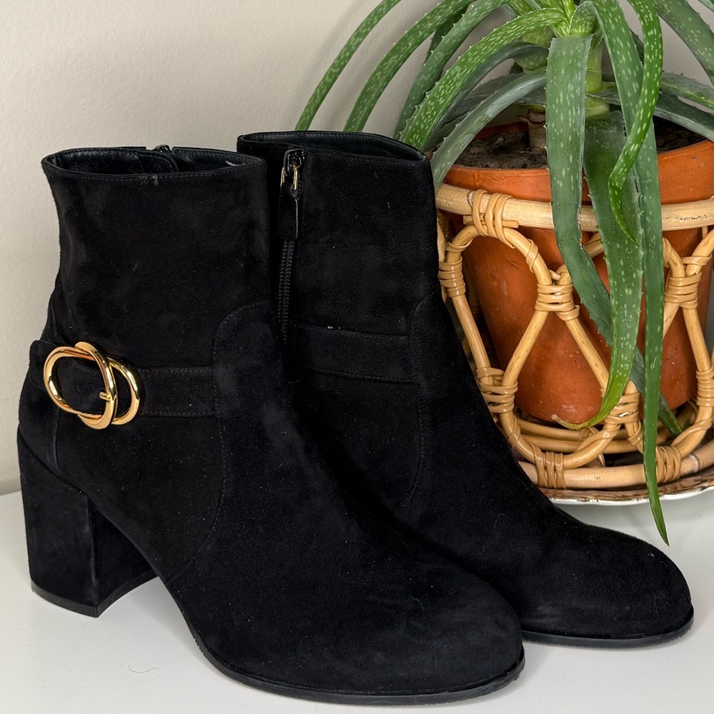 Stuart Weitzman Black Suede Ankle Boots Gold Hardware Block Heel 7.5 - Picture 2 of 13